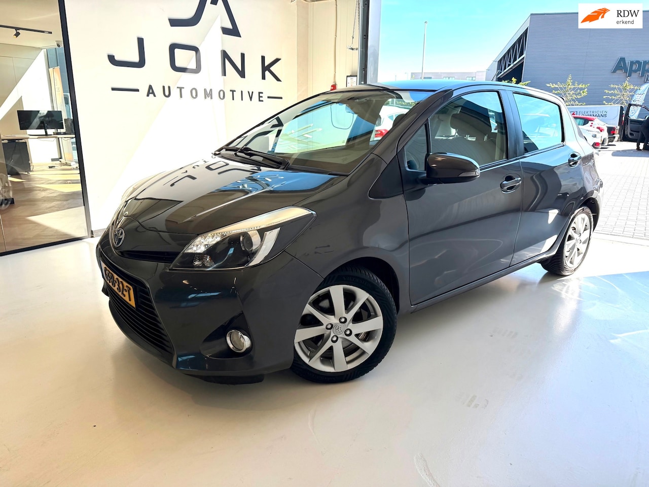 Toyota Yaris - 1.5 Full Hybrid Aspiration Nap/Garantie/Apk - AutoWereld.nl