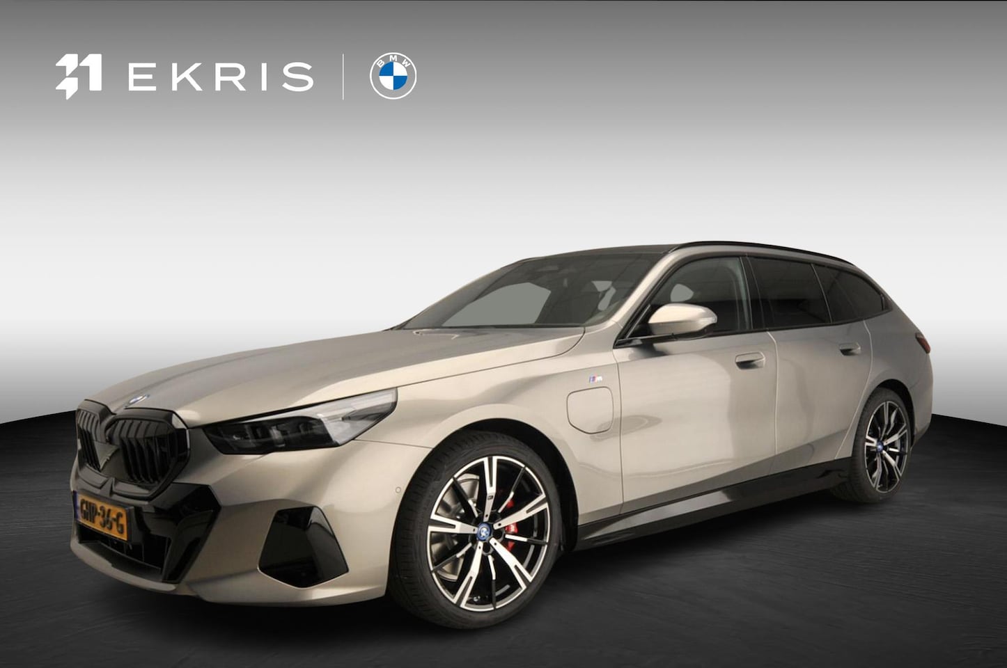 BMW 5-serie Touring - 530e | M-Sportpakket | LED | Leder | HUD | Active cruise | Panoramadak | Trekhaak | DAB | - AutoWereld.nl