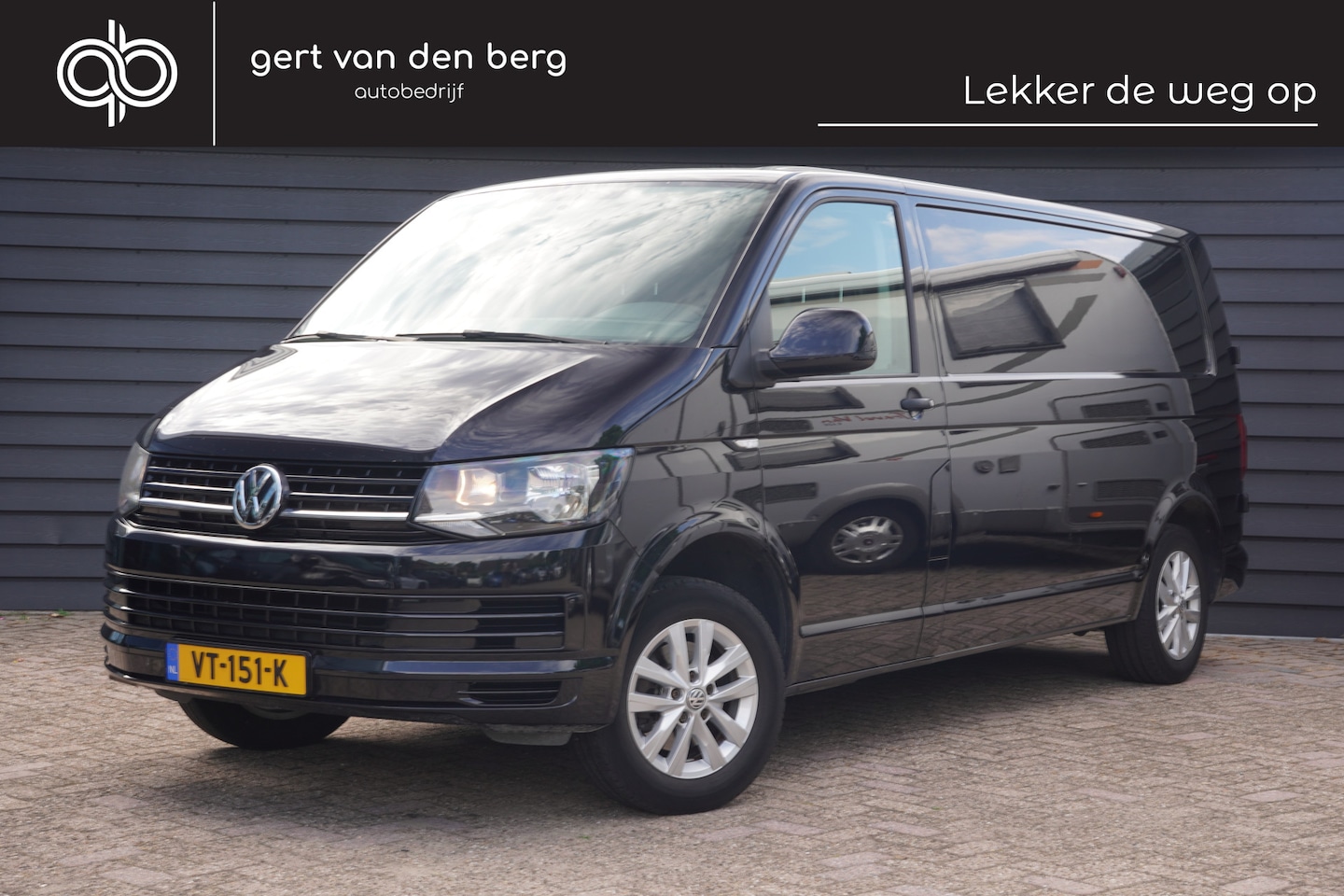 Volkswagen Transporter - 2.0 TDI L2H1 Comfortline - AUTOMAAT - CRUISE - TREKHAAK - NAVIGATIE - 141 PK - - AutoWereld.nl
