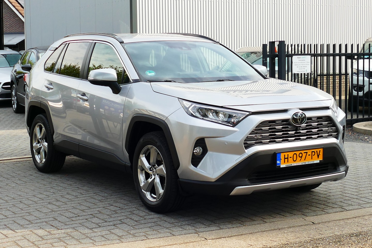 Toyota RAV4 - 2.0 VVT-iE Dynamic. 360 Camera, Adap Cruise, Clima, 18"LMV, Haak 1500kg - AutoWereld.nl