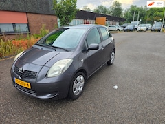 Toyota Yaris - 1.3 VVTi Sol Airco Boekjes