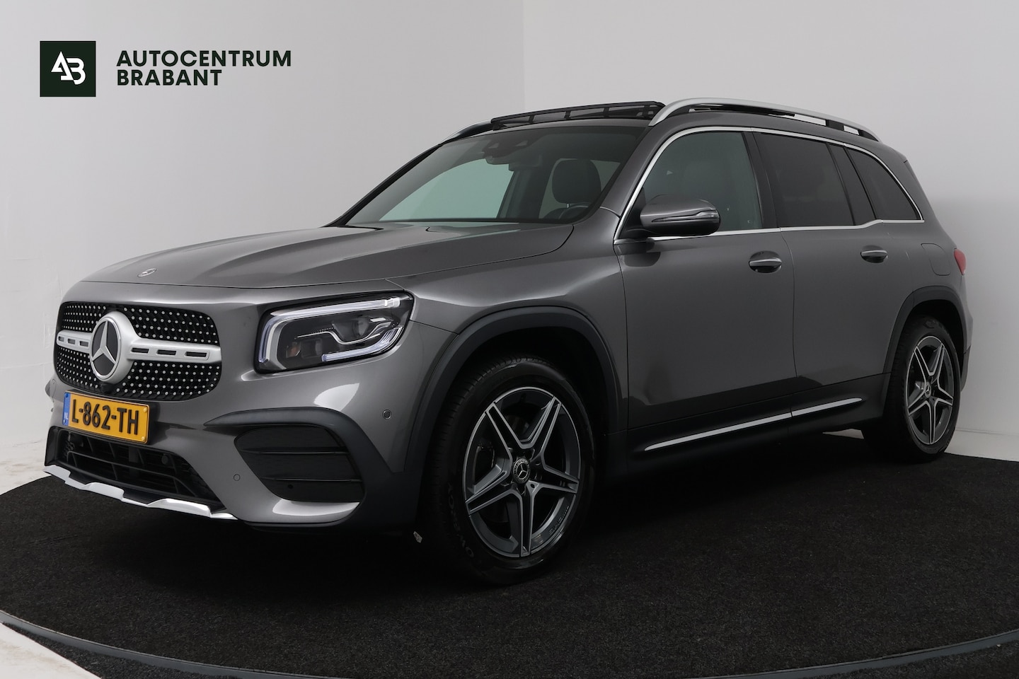 Mercedes-Benz GLB - 200 Business Solution AMG (PANORAMADAK, SFEERVERLICHTING, STOELVERWARMING, ELEKTR STOELEN) - AutoWereld.nl