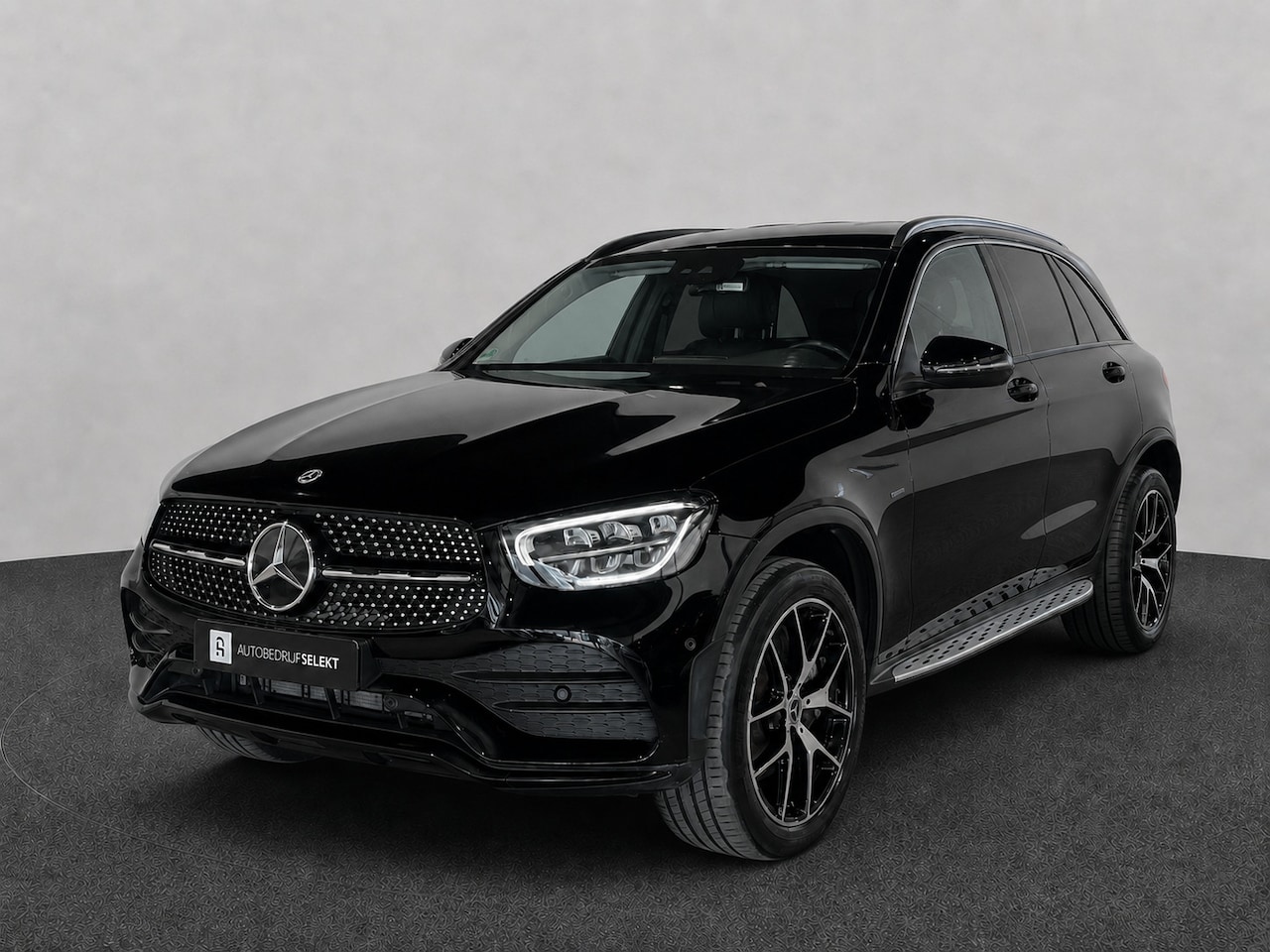 Mercedes-Benz GLC-klasse - 300e 4MATIC AMG Night | Trekhaak | Camera | Carplay | Treeplanken | Dealer onderhouden - AutoWereld.nl