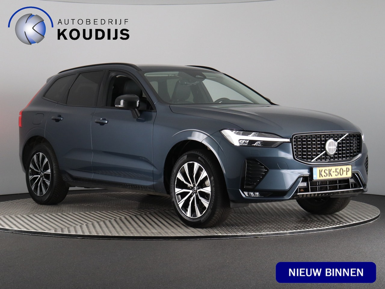 Volvo XC60 - 2.0 B4 Plus Dark (Elek. trekhaak + achterklep / Camera / Navi / Stoel- stuurverw.) - AutoWereld.nl