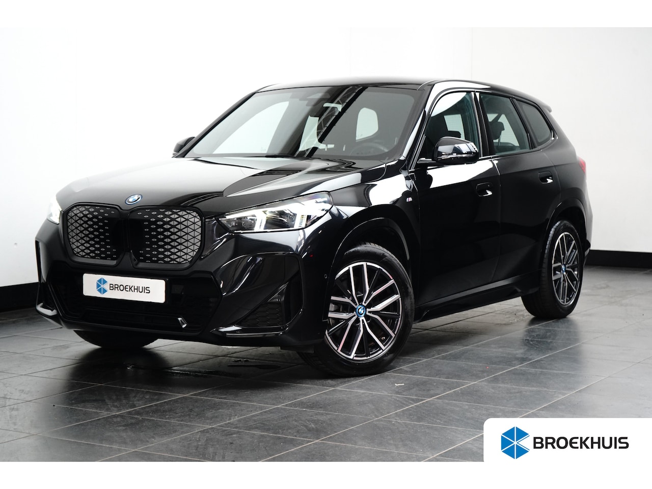 BMW iX1 - xDrive30 67 kWh M Sport | Camera | Cruise Control | BTW-Auto | Apple Carplay | Navigatie - AutoWereld.nl