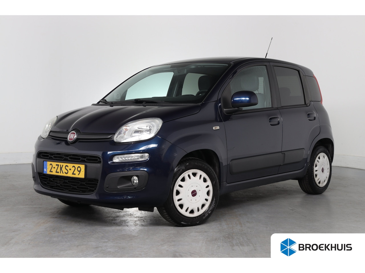 Fiat Panda - 0.9 TwinAir Lounge | Parkeersensoren | Climate Control | Bluetooth | Getint Glas | All Sea - AutoWereld.nl