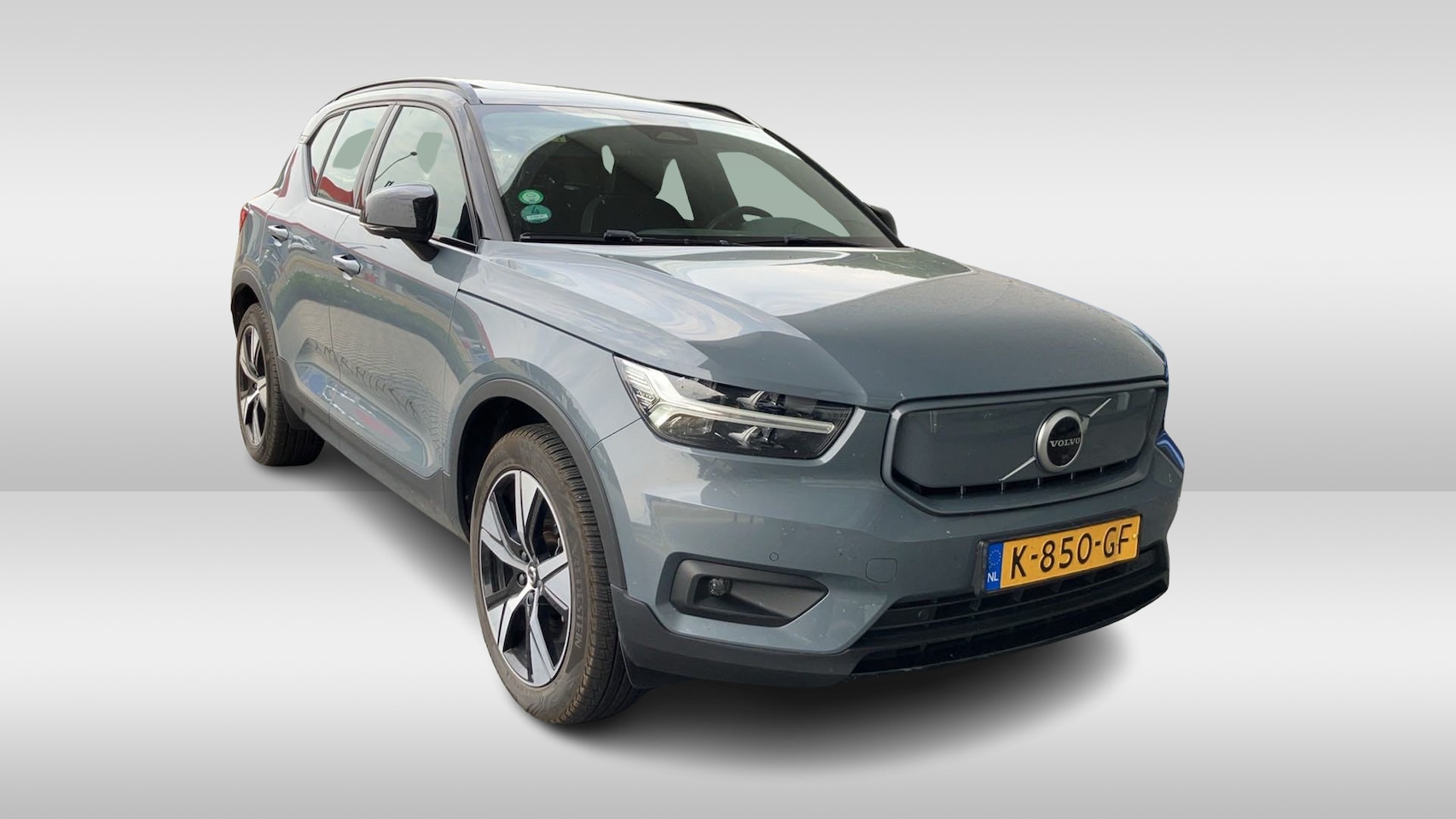 Volvo XC40 - Recharge P8 AWD R-Design / Trekhaak / Panoramadak / Camera / Keyless / Harman Kardon / 19' - AutoWereld.nl
