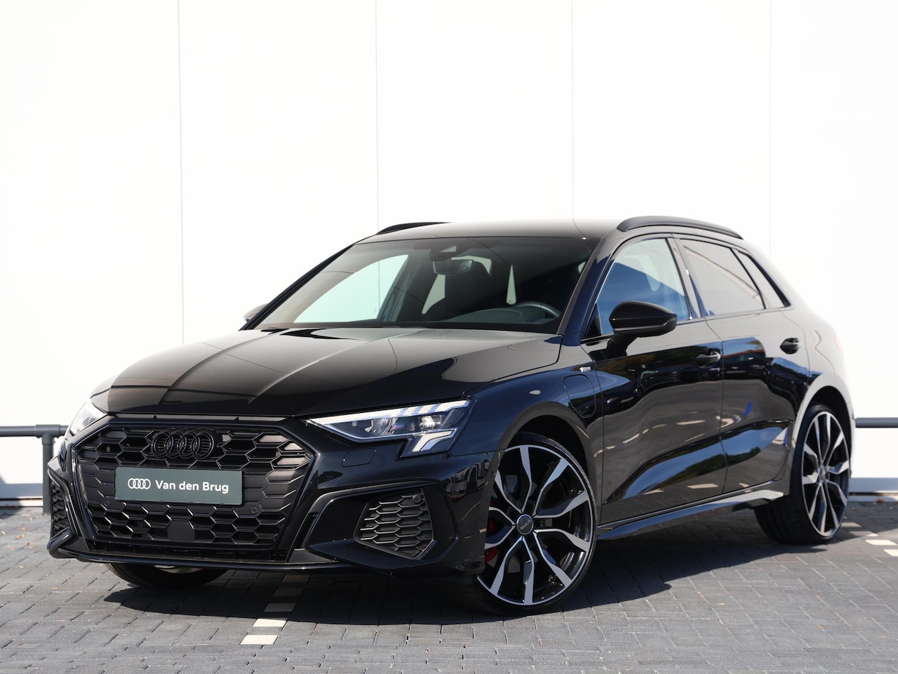 Audi A3 Sportback - 45 TFSI e S edition Competition | Sfeerverlichting | Keyless | Verwarmbare voorstoelen | N - AutoWereld.nl