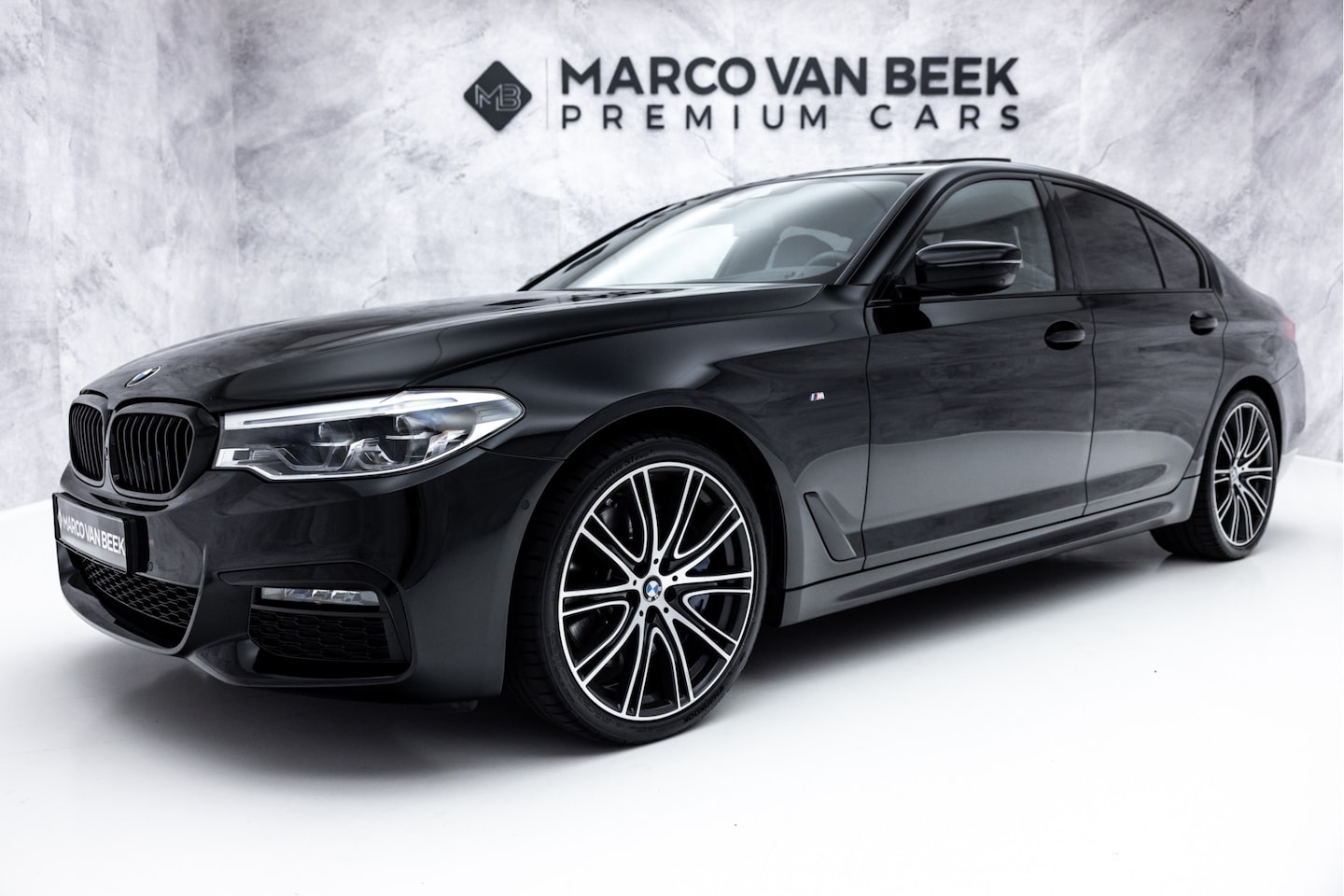 BMW 5-serie - 540i xDrive High Executive M-Sport | Pano | Achterassturing | 20" | Head-Up - AutoWereld.nl