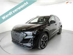 Audi Q4 e-tron - 45 quattro S Line 82 kWh|S line interieur en exterieur|Navi|Panodak|LEDmatrix|Camera|Black
