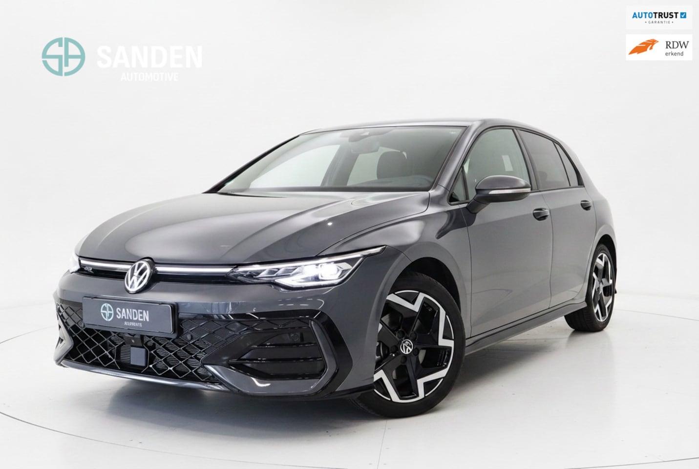 Volkswagen Golf - 1.5 TSI R-Line Edition|150PK|Ledmatrix|Navigatie|Camera|Winterpakket|Trekhaak - AutoWereld.nl