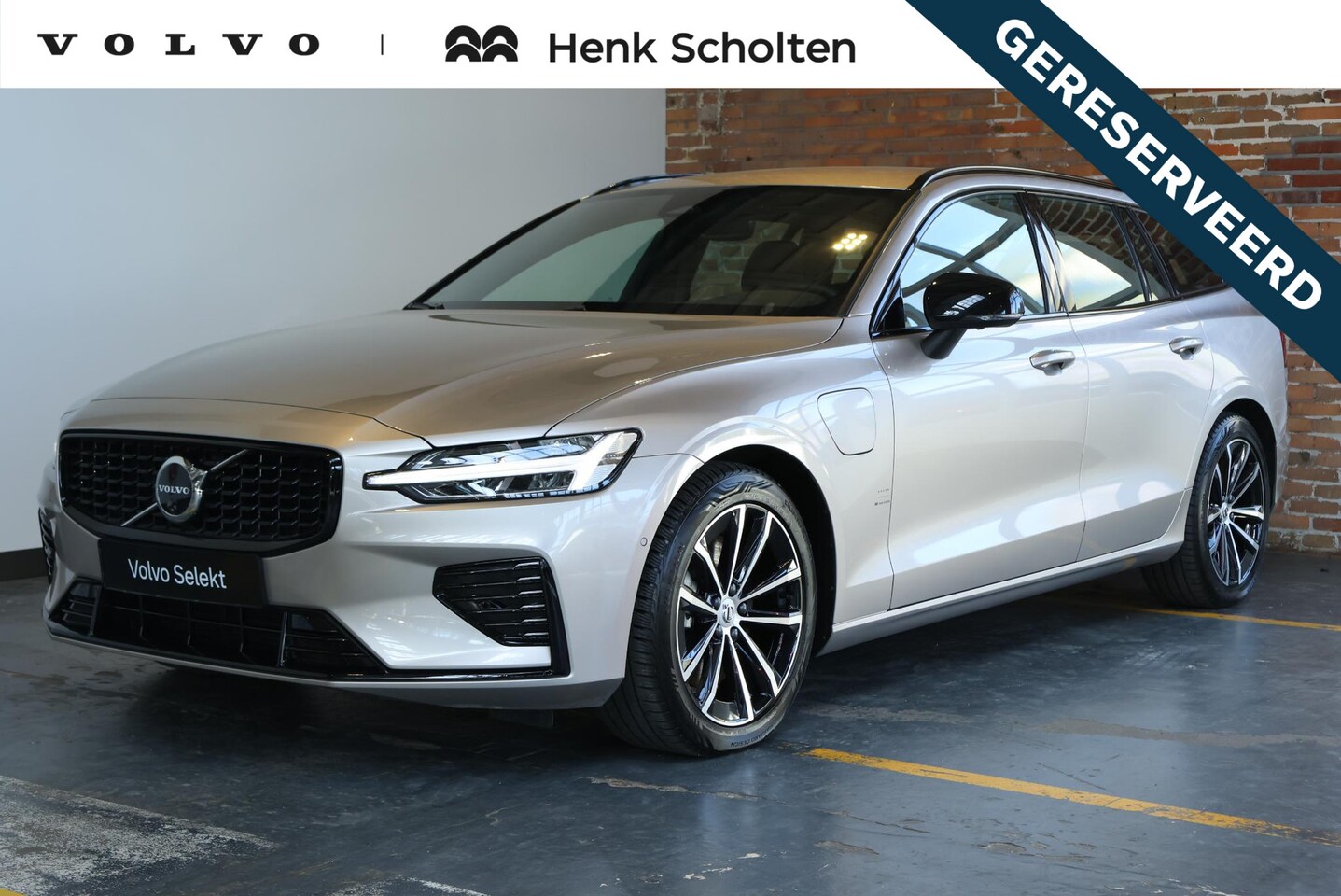 Volvo V60 - T6 Plug-in hybrid AWD Plus Dark | 100% | Elektrische wegklapbare trekhaak | Adaptive Cruis - AutoWereld.nl