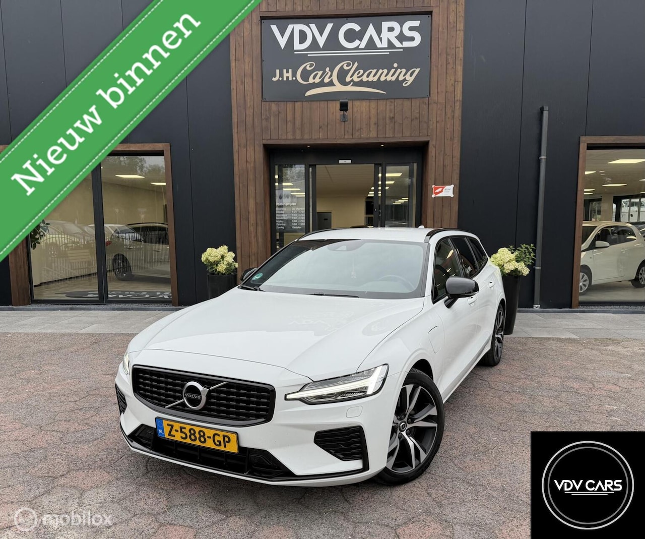Volvo V60 - 2.0 T8 Recharge AWD R-Design | Clima | Cruise | Carplay | Stoelverwarming | LED V+A | LMV! - AutoWereld.nl