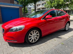Volvo V40 - 1.6 D2 Summum Leder Panorama Cruise Red Edition