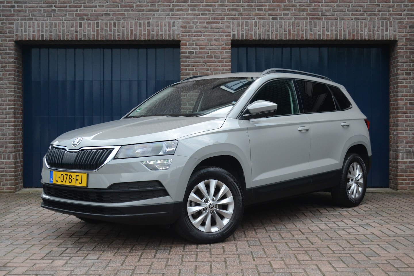 Skoda Karoq - 1.0 TSI Business Edition | Trekhaak wegklapbaar | Carplay/Android Auto | Clima | Pdc - AutoWereld.nl