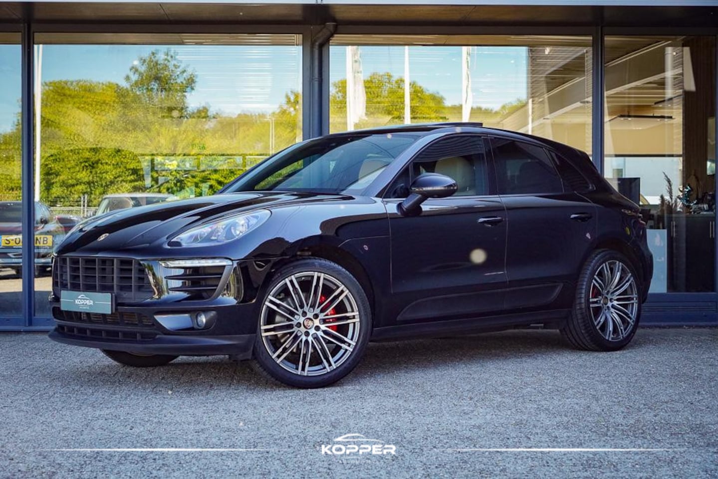 Porsche Macan - 2.0 / Pano / Trekhaak / Luchtvering / Bose / Nwe Distr Ketting + Turbo - AutoWereld.nl
