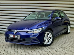 Volkswagen Golf - 1.0 eTSI Life Business / Carplay / Stoelverw / Stuurverw / ACC