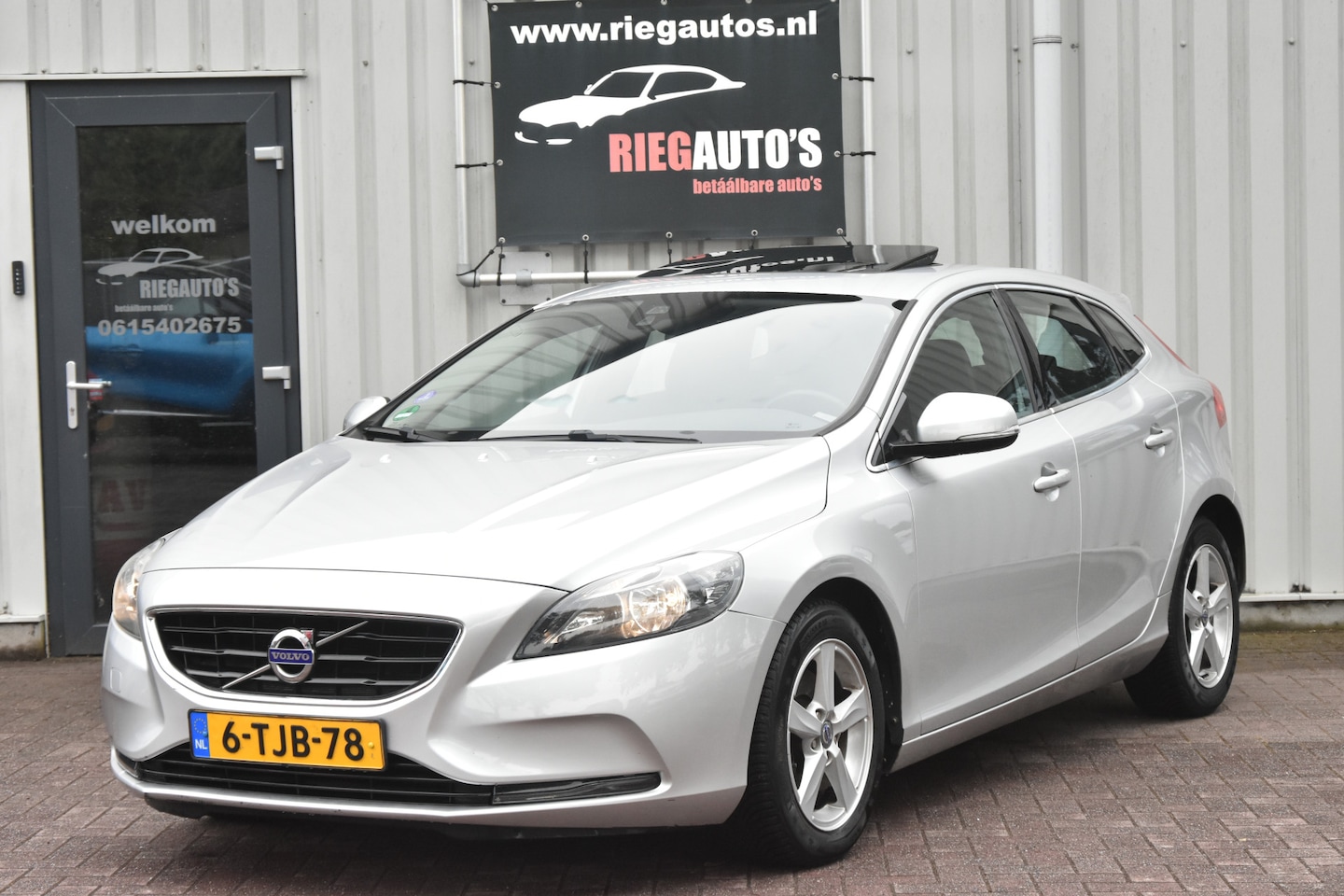Volvo V40 - 1.6 T4 Momentum. Origineel Nederlands!! - AutoWereld.nl