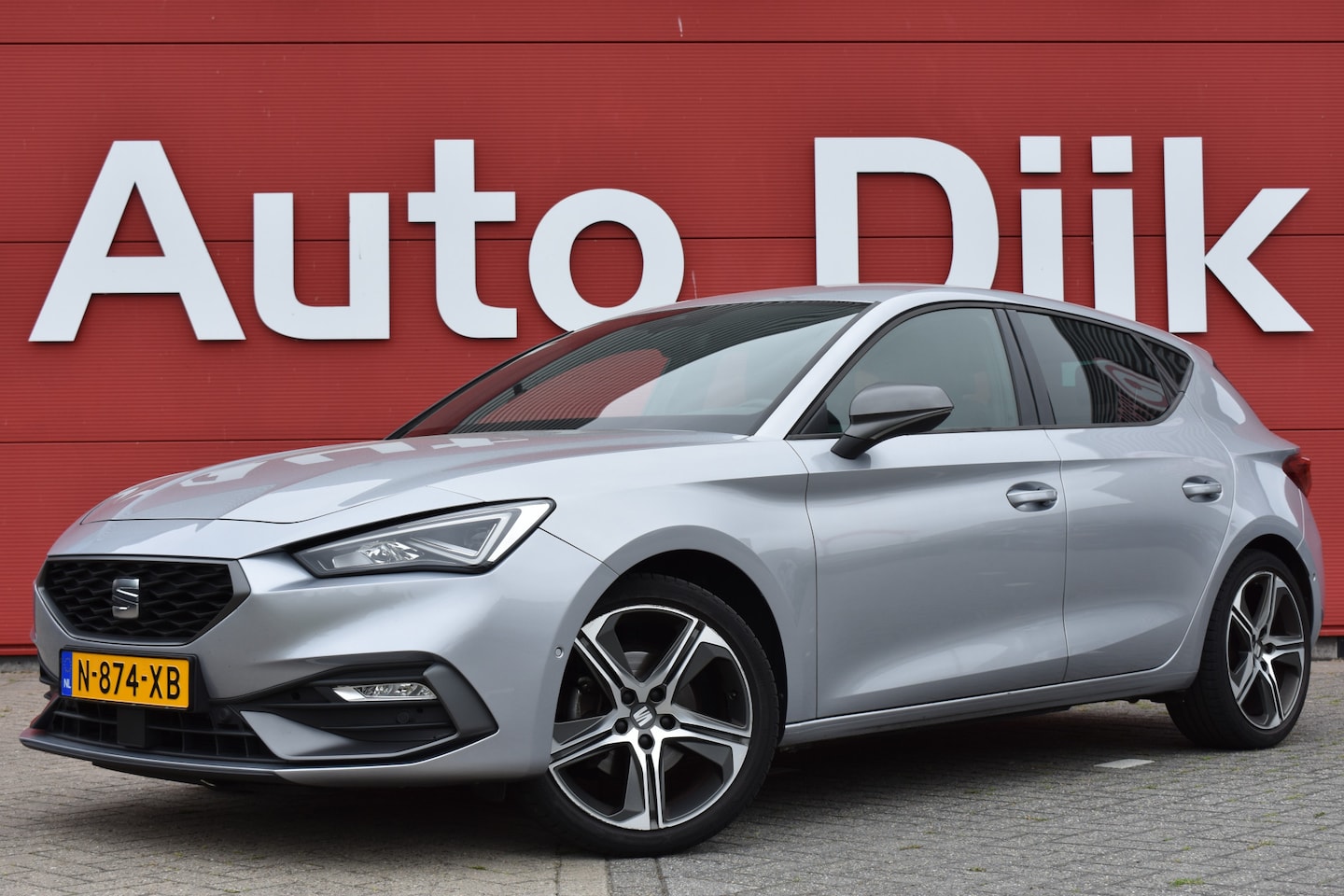 SEAT Leon - 1.5 TSI FR Business Intense Full-LED | Carplay | Camera | Adapt. Cruise | Navi | DAB | Cli - AutoWereld.nl