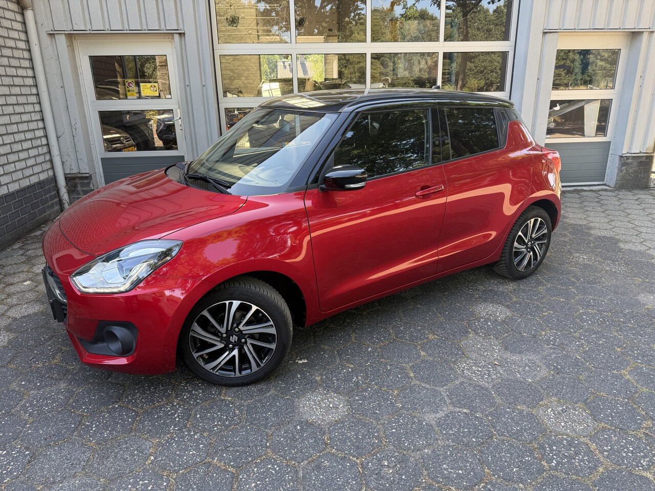 Suzuki Swift - 1.2 Stijl Smart Hybrid / Two-tone/ Facelift - AutoWereld.nl