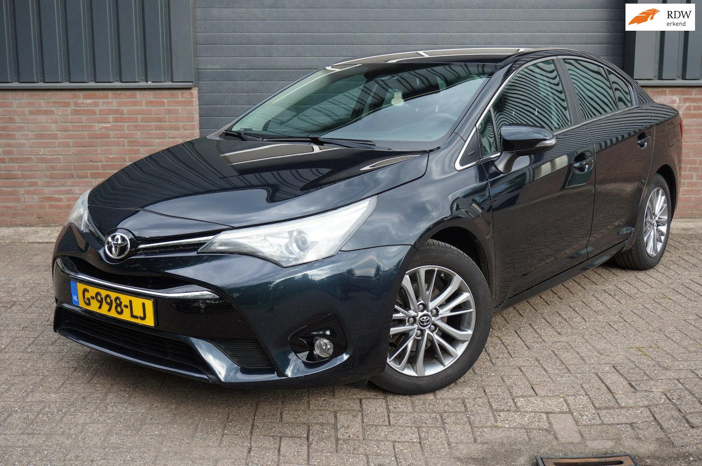 Toyota Avensis - 1.8 VVT-i Dynamic LPG / Trekhaak / Keyless entry & go - AutoWereld.nl