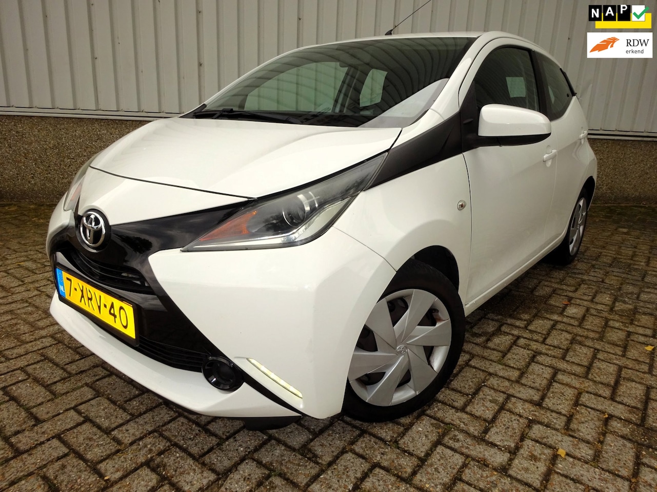 Toyota Aygo - 1.0 VVT-i x-play | AIRCO | CAMARA | LAGE KM - AutoWereld.nl