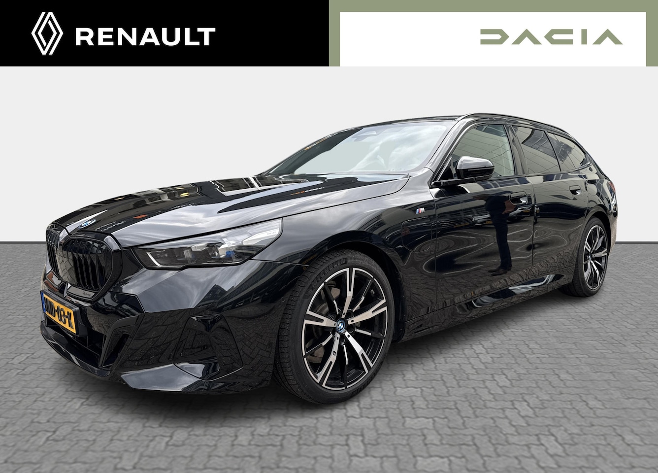 BMW 5-serie Touring - 530e M Sport Edition - Harman Kardon / Panoramadak / Trekhaak / Travel Pack / Iconic Glow - AutoWereld.nl