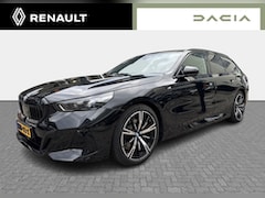 BMW 5-serie Touring - 530e M Sport Edition - Harman Kardon / Panoramadak / Trekhaak / Travel Pack / Iconic Glow