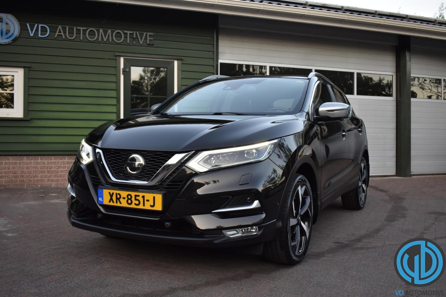 Nissan Qashqai - 1.2 Tekna +|afn. trekhaak|Bose|Navi|Pano|Mem. seat - AutoWereld.nl