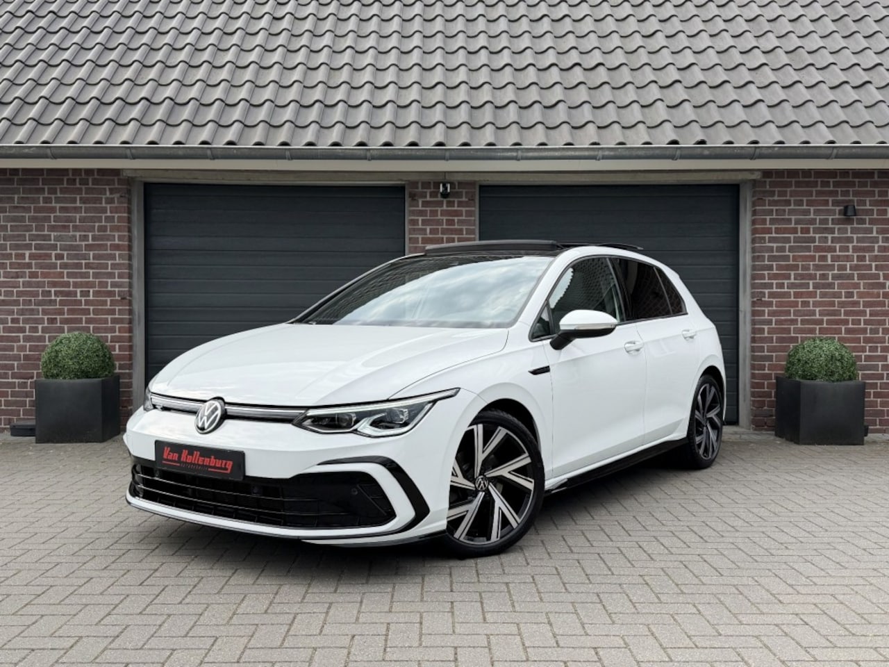 Volkswagen Golf - 1.5 ETSI 150PK R-LINE PANORAMA TREKHAAK CARPLAY - AutoWereld.nl