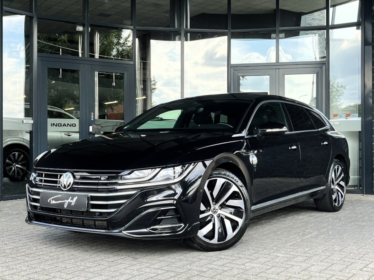 Volkswagen Arteon Shooting Brake - R-LINE 1.4TSi BUS.+ EHYBRID - PANO - TREKH. - AutoWereld.nl