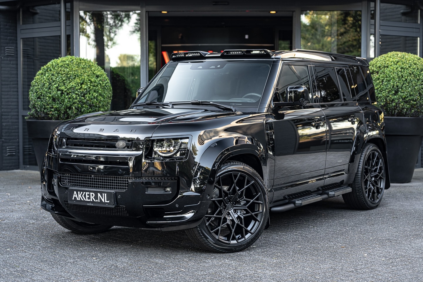 Land Rover Defender 110 - LANDROVER P300e X-Dynamic HSE URBAN | 23 Inch | St.Koeling | Head-up | Trekhaak - AutoWereld.nl