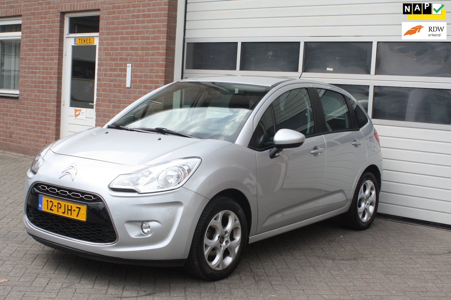 Citroën C3 - 1.4 VTi Ligne Business.clima.cruise control.trekhaak.lm.wielen.km.98853. - AutoWereld.nl