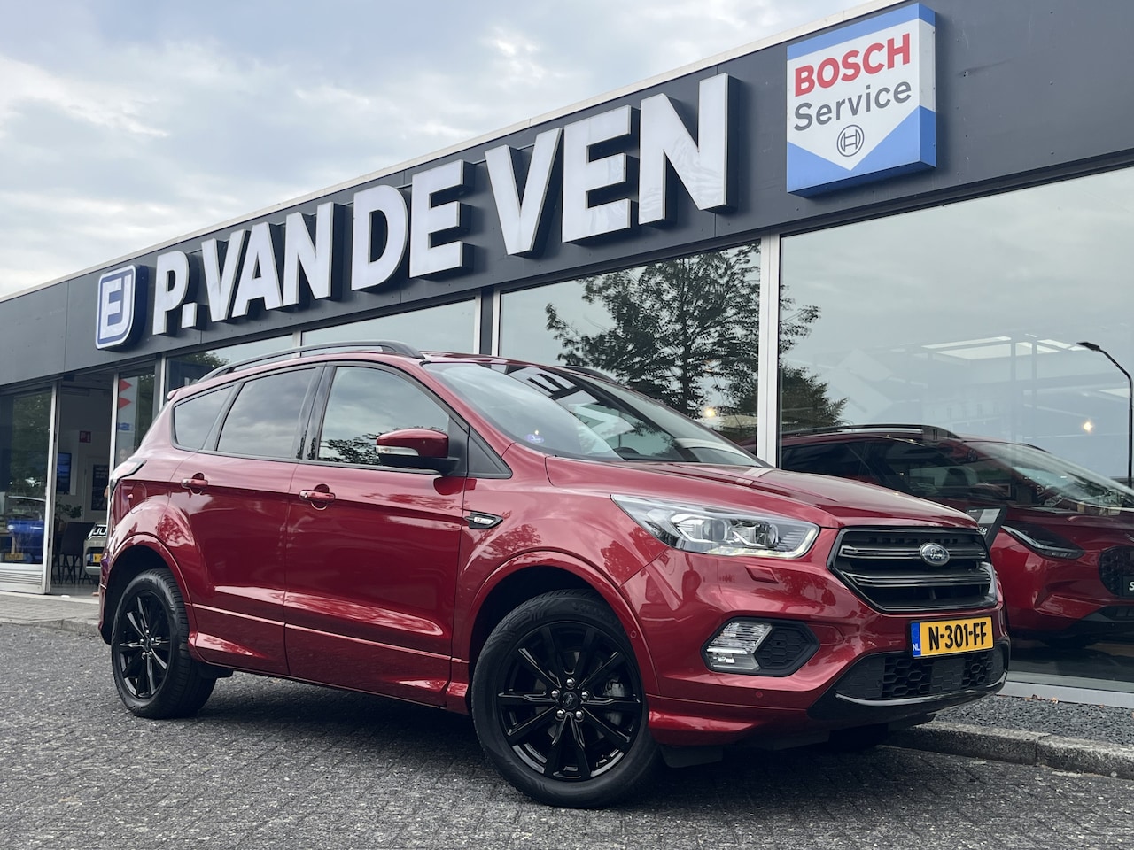 Ford Kuga - 1.5 EcoBoost ST Line 150pk/110kW 6-bak | Trekhaak | Elek. achterklep | 19'' | Bi-Xenon | C - AutoWereld.nl
