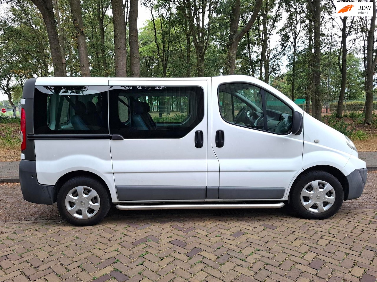 Renault Trafic Passenger - 2.0 dCi T27 L1H1 Expression Eco 146860 km - AutoWereld.nl