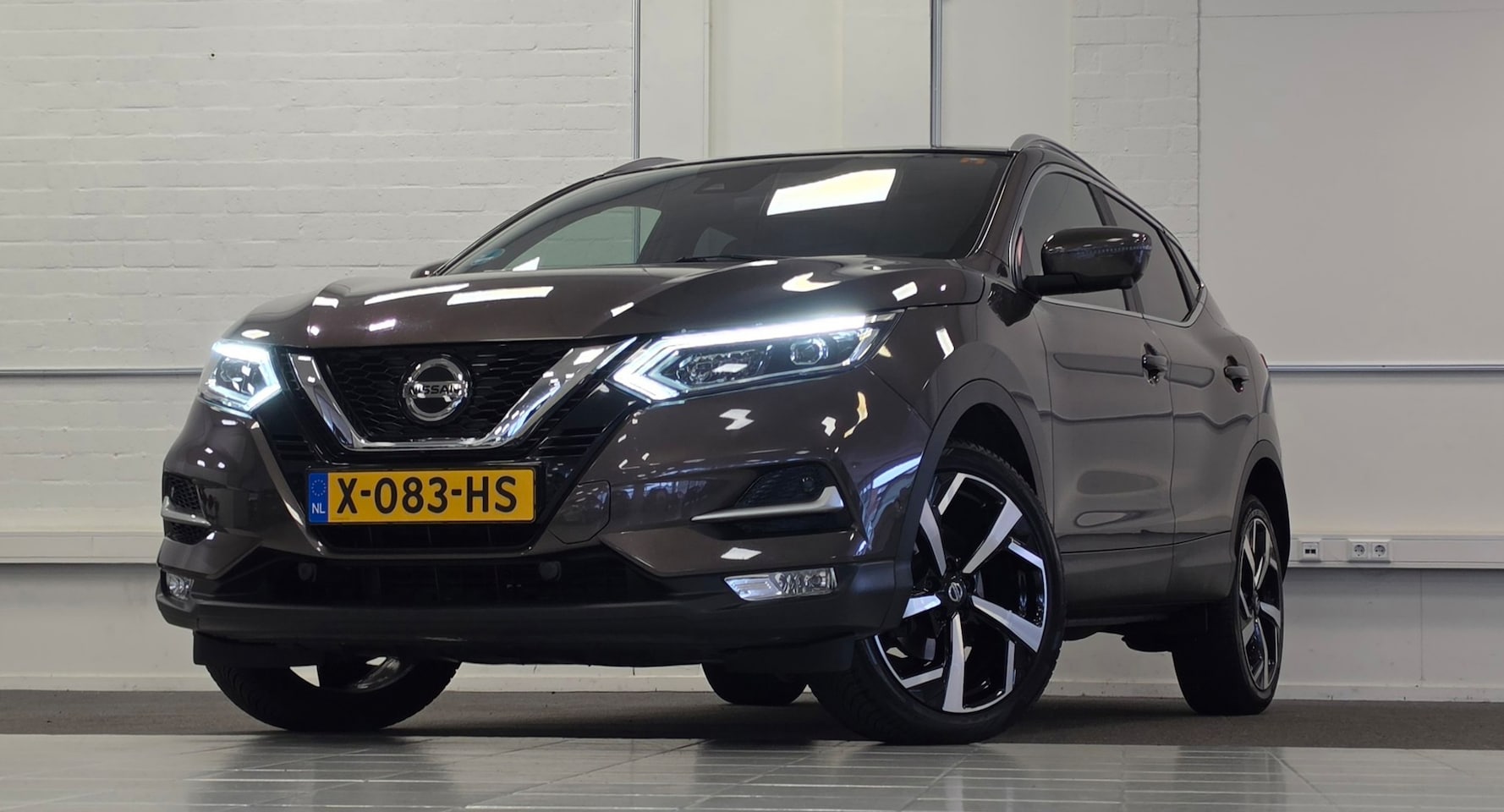 Nissan Qashqai - 1.3 DIG-T Tekna + 360 Camera Stoel massage Navi 19"LM velgen - AutoWereld.nl