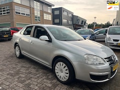 Volkswagen Jetta - 1.6 FSI Trendline sedan