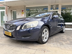 Volvo V60 - 1.6 T4 Momentum Navigatie full map/Cruisecontr./Elektr. climate contr./Verst.b. lederen mu