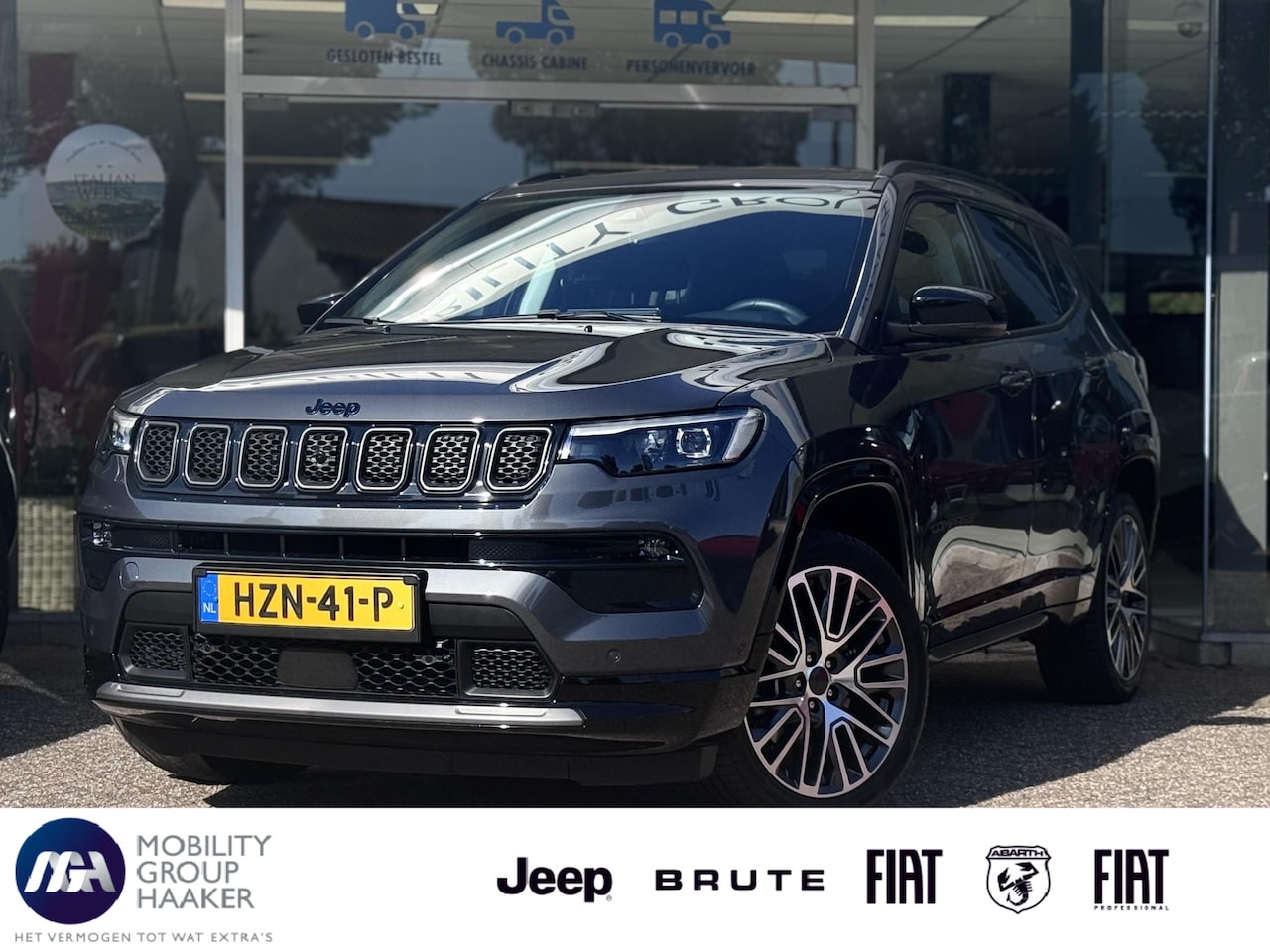 Jeep Compass - 4xe 240 Plug-in Hybrid Electric Summit | Stoelverwarming | Apple-Android | 360 Camera - AutoWereld.nl