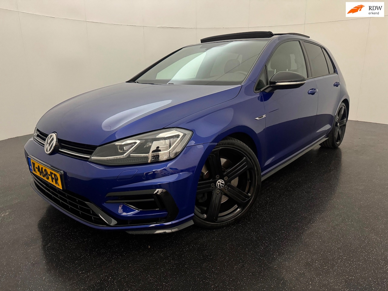 Volkswagen Golf - 2.0 TSI 4Motion R PANO / AKRAPOVIC / Ad. Cruise / Leder - AutoWereld.nl