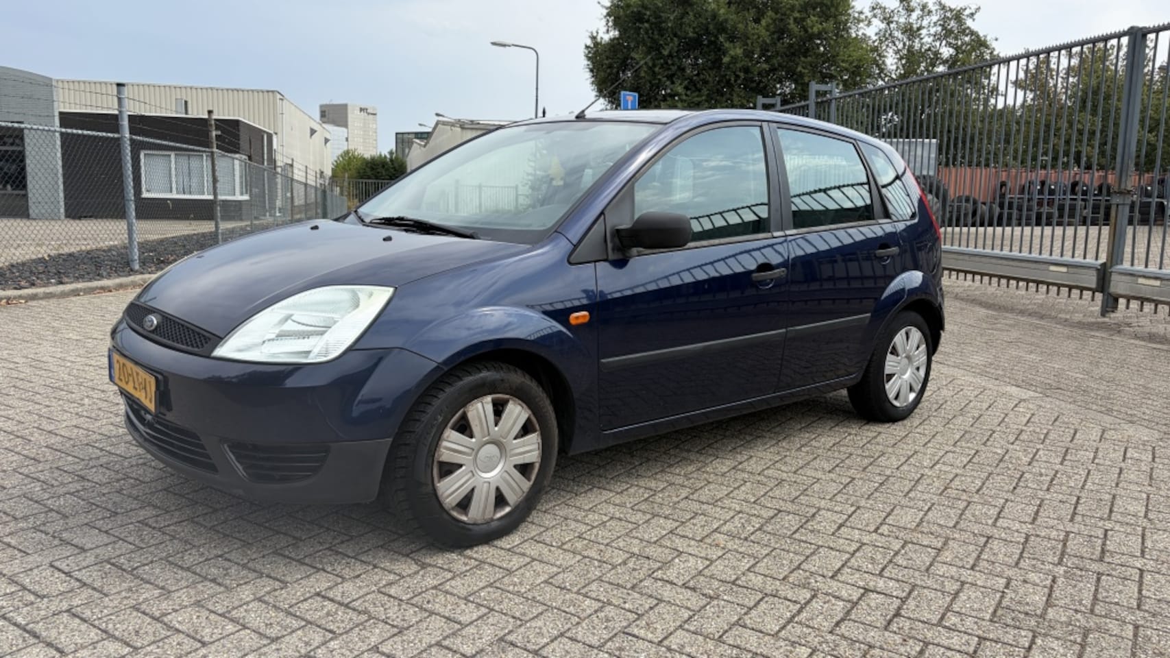 Ford Fiesta - 1.3 Ambiente I Wordt geleverd met nieuwe APK - AutoWereld.nl