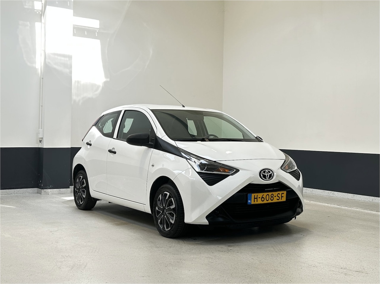 Toyota Aygo - 1.0 VVT-i x-fun| NL| 1 Eig | Airco| C.V | Bluetooth | - AutoWereld.nl