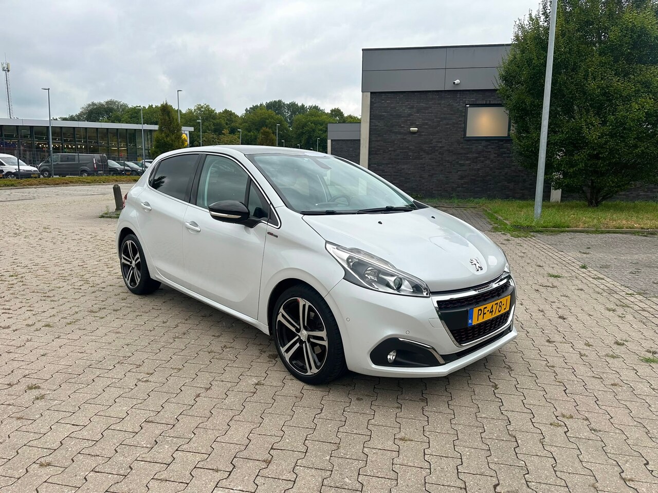 Peugeot 208 - 1.2 GT-line AUTOMAAT - AutoWereld.nl