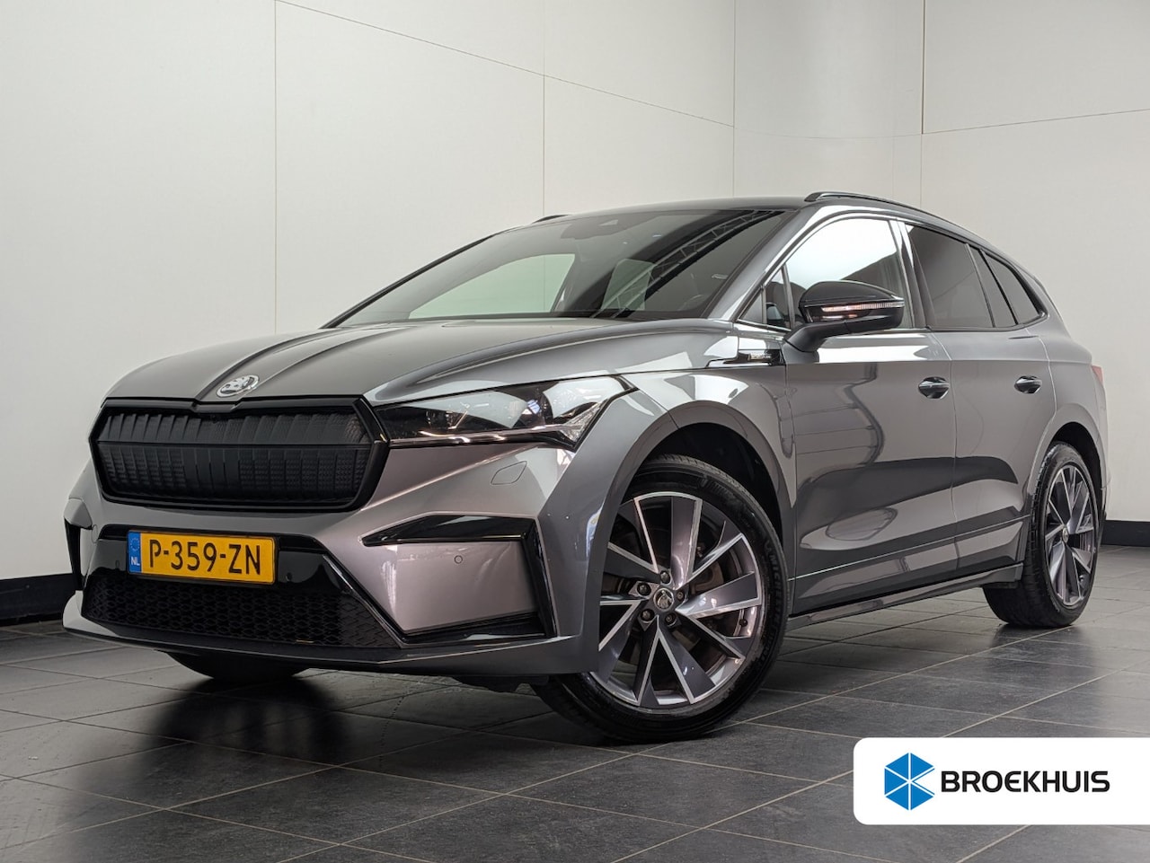 Skoda Enyaq iV - 80 Sportline l 1e Eigenaar l SOH 97,6 % l Elektr. Achterklep l Head-up l Stoelverwarming l - AutoWereld.nl