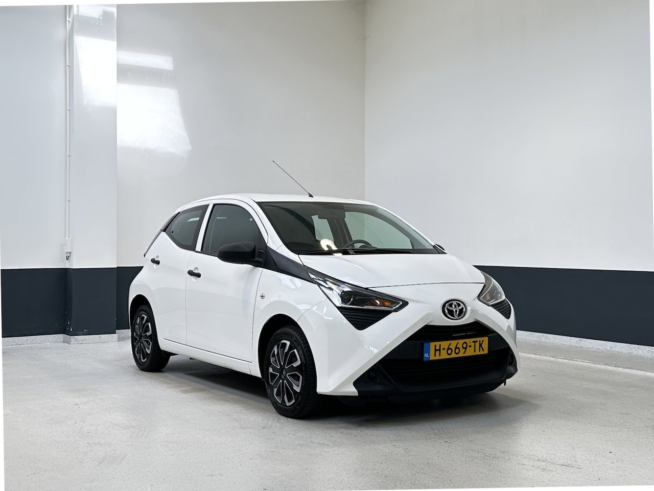 Toyota Aygo - 1.0 VVT-i x-fun| NL| 1 Eig | Airco| C.V | Bluetooth | - AutoWereld.nl