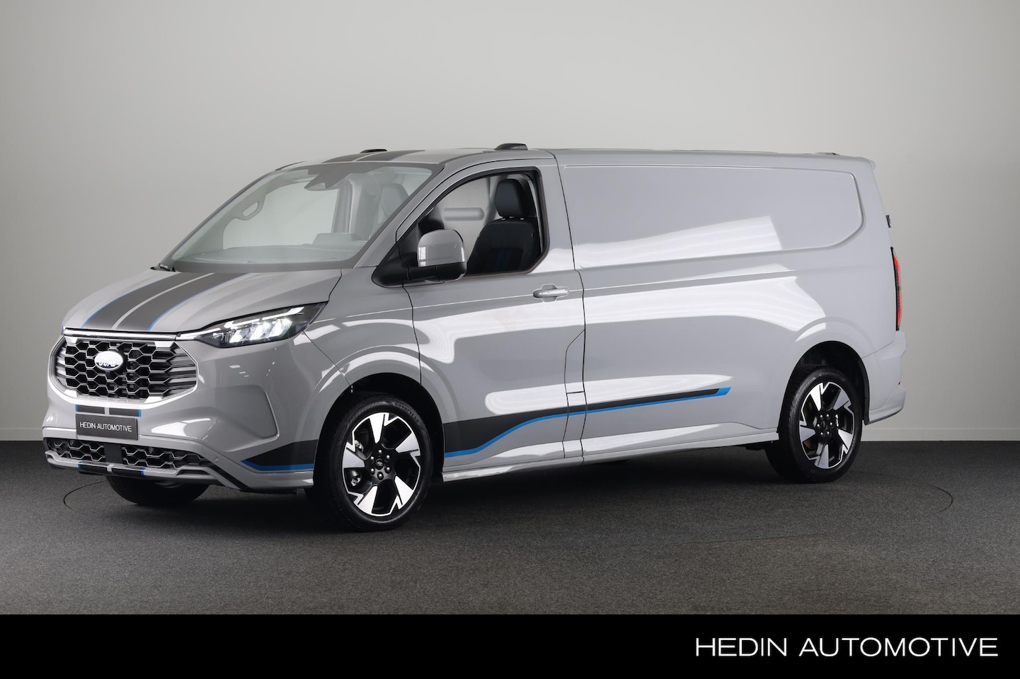 Ford Transit Custom - 320 2.5 PHEV L2H1 Sport | Driver Assistance Pack | 19 inch | Trekhaak inklapbaar | Grey Ma - AutoWereld.nl