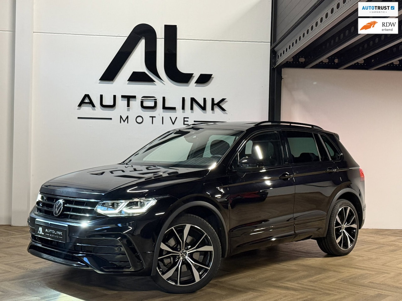 Volkswagen Tiguan - 1.4 TSI eHybrid R-Line Business+ 3X RLINE|PANO|KEYLESS|IQ|VOL - AutoWereld.nl