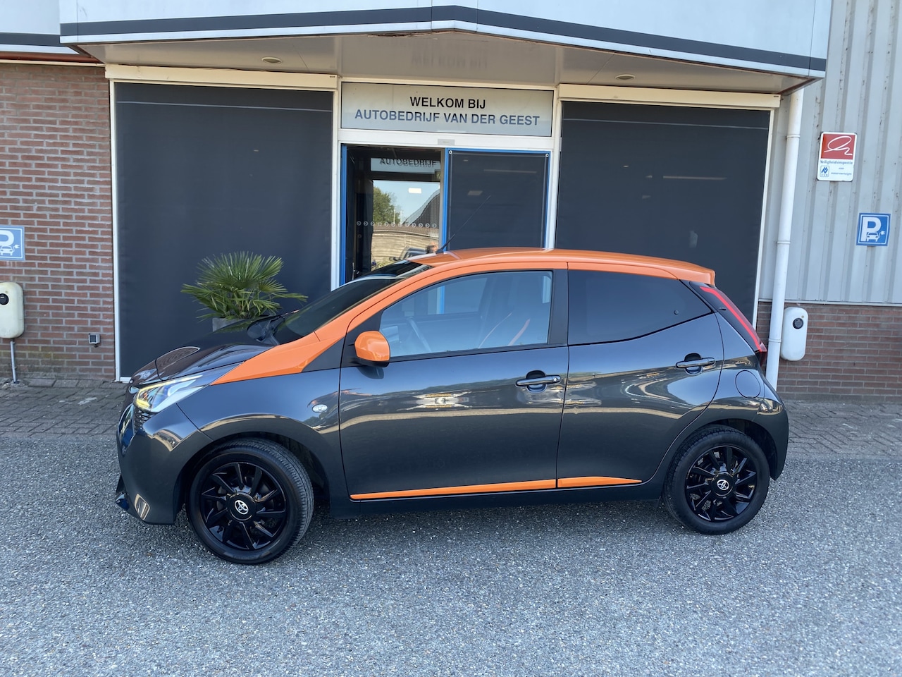 Toyota Aygo - 1.0 VVT-i x-JBL 1.0 VVT-i x-JBL - AutoWereld.nl