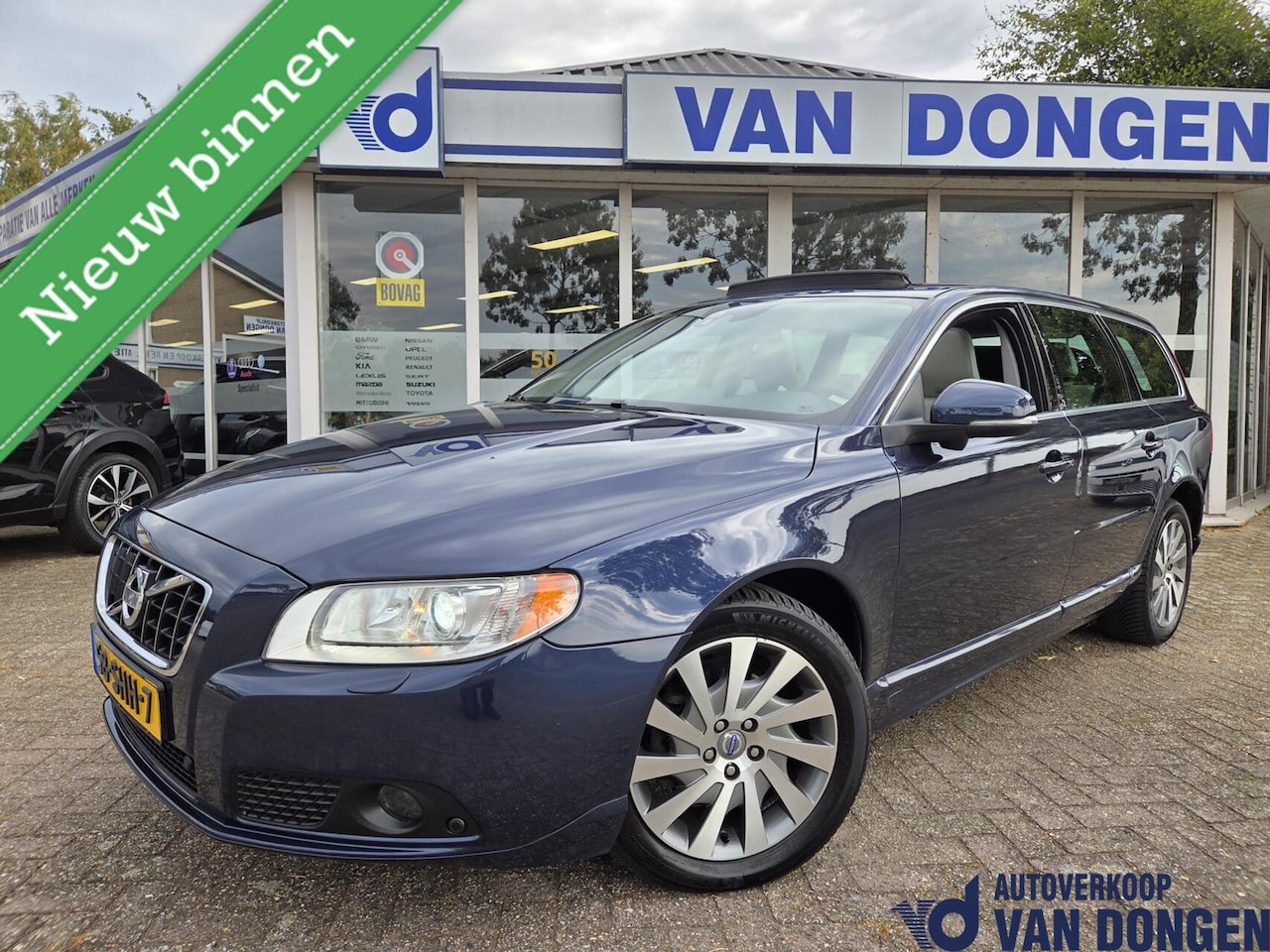 Volvo V70 - 1.6 T4 Limited Edition Automaat | NL-Auto | Schuifdak / Leder / Elektr. Achterkl / Blis - AutoWereld.nl