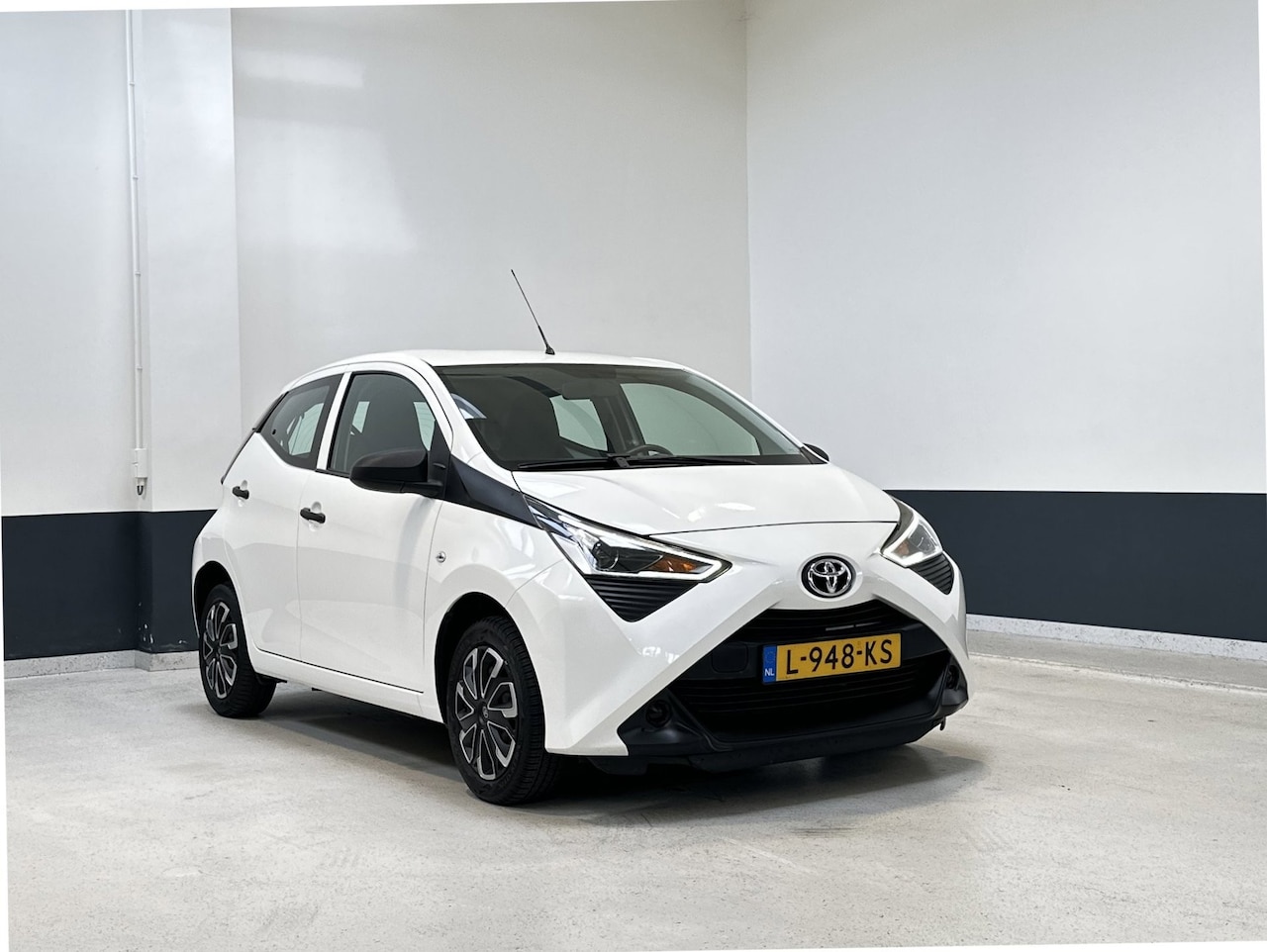 Toyota Aygo - 1.0 VVT-i x-fun| NL| 1 Eig | Airco| C.V | Bluetooth | - AutoWereld.nl